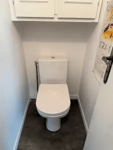 Remplacement et pose de WC suspendu Geberit en Eure-et-Loir par ADPC Plomberie.